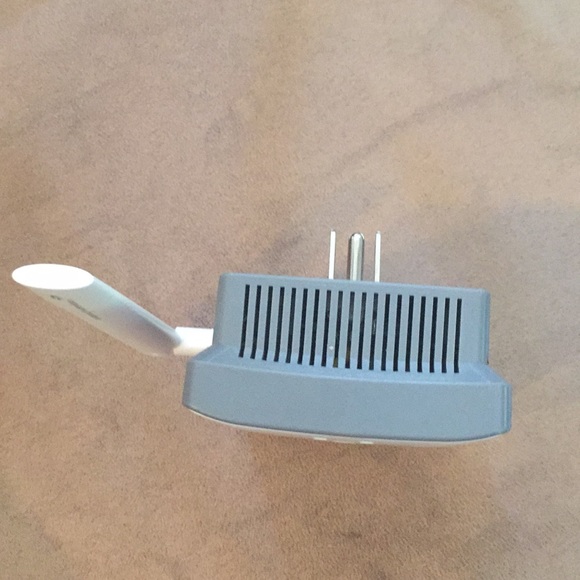 Wireless WiFi Range Extender - Picture 7 of 8